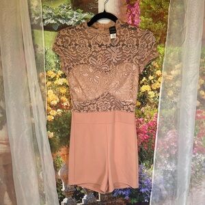 Privy sz small short sleeve pink lace romper